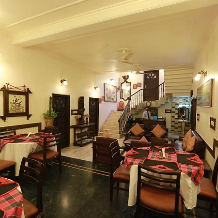Oyo 8844 Meadows Inn Chinhat Extérieur photo