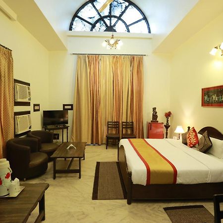 Oyo 8844 Meadows Inn Chinhat Extérieur photo