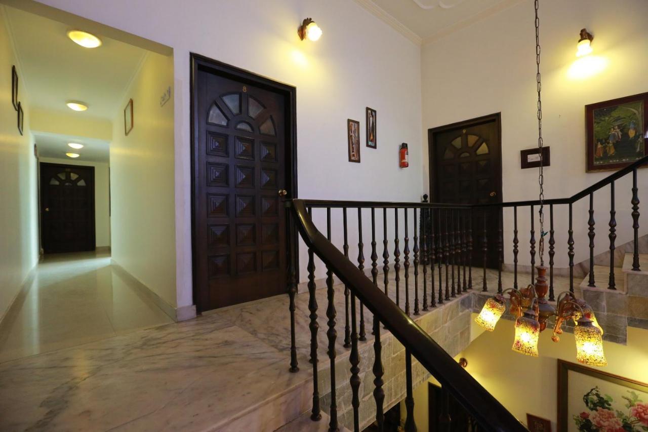 Oyo 8844 Meadows Inn Chinhat Extérieur photo