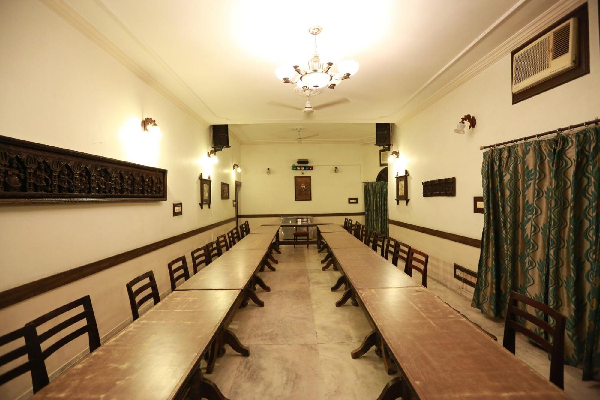 Oyo 8844 Meadows Inn Chinhat Extérieur photo